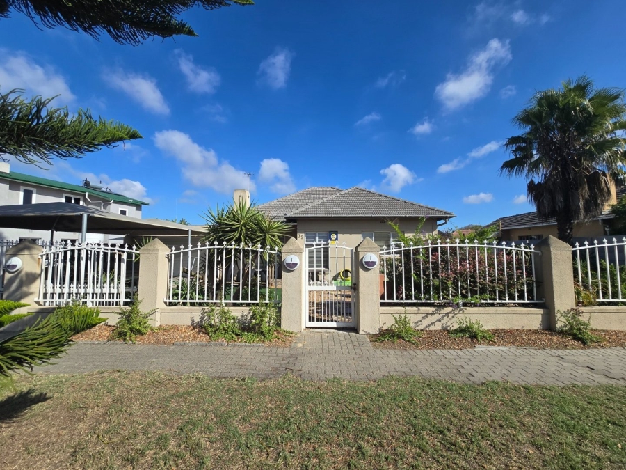 4 Bedroom Property for Sale in Thornton Western Cape